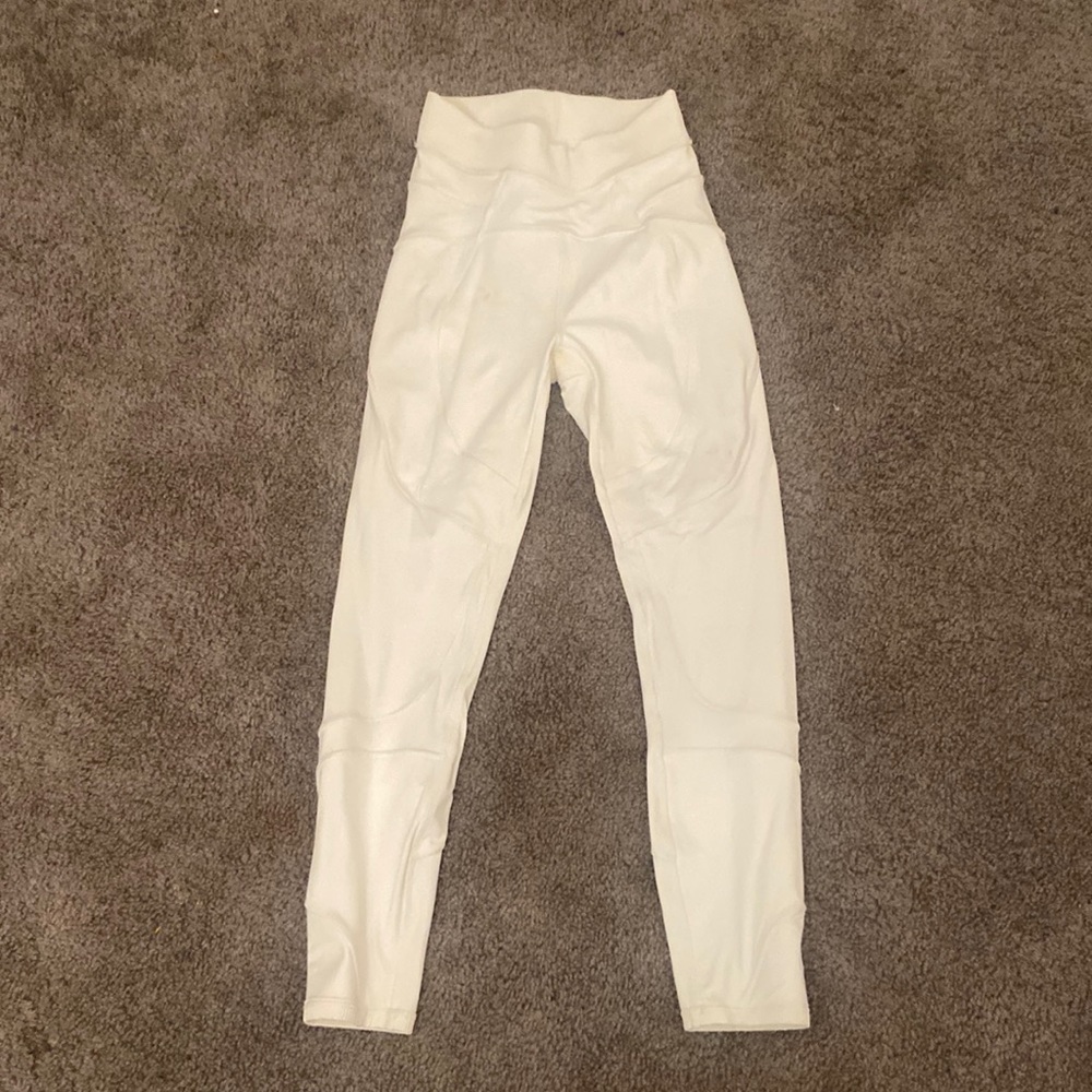 White lululemon leggings